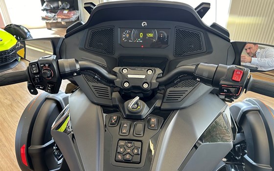 Neufahrzeug Can-Am Spyder F3 Limited - Bild 7 Neufahrzeug Can-Am Spyder F3 Limited - Bild 7