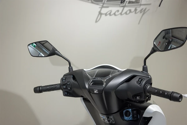 Honda SH125i (matt pearl cool white) - Bild 7