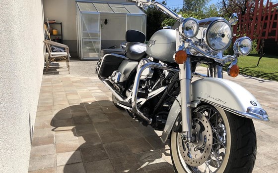 Gebrauchtmotorrad Harley-Davidson Road King Classic FLHRC - Bild 1 Gebrauchtmotorrad Harley-Davidson Road King Classic FLHRC - Bild 1