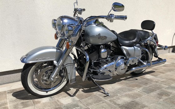 Gebrauchtmotorrad Harley-Davidson Road King Classic FLHRC - Bild 2 Gebrauchtmotorrad Harley-Davidson Road King Classic FLHRC - Bild 2