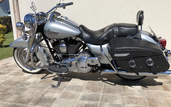 Gebrauchtmotorrad Harley-Davidson Road King Classic FLHRC - Bild 5 Gebrauchtmotorrad Harley-Davidson Road King Classic FLHRC - Bild 5