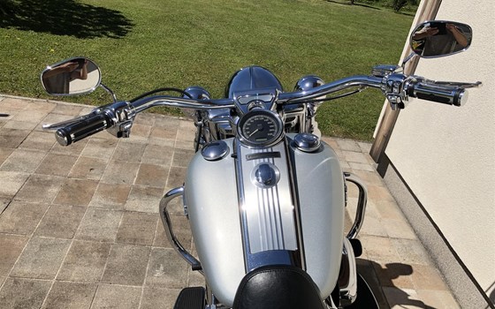 Gebrauchtmotorrad Harley-Davidson Road King Classic FLHRC - Bild 9 Gebrauchtmotorrad Harley-Davidson Road King Classic FLHRC - Bild 9