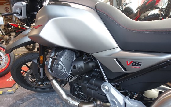 Gebrauchtmotorrad Moto Guzzi V85 Strada - Bild 3