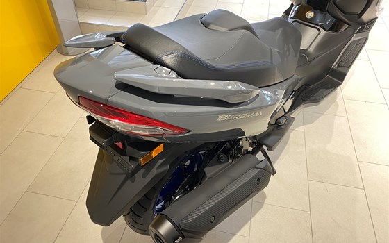 Neufahrzeug Suzuki Burgman 400 - Bild 7 Neufahrzeug Suzuki Burgman 400 - Bild 7