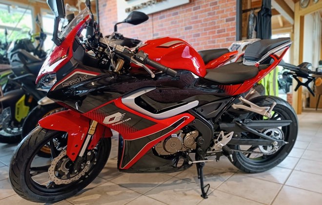 QJ Motor SRK 125 R