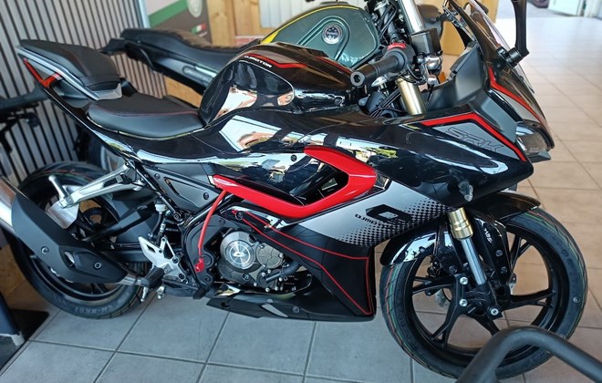 QJ Motor SRK 125 R