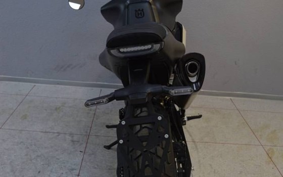 Neufahrzeug Husqvarna Svartpilen 801 - Bild 10