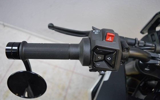 Neufahrzeug Husqvarna Svartpilen 801 - Bild 11