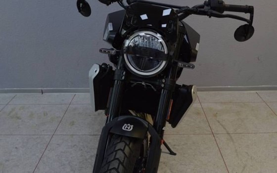 Neufahrzeug Husqvarna Svartpilen 801 - Bild 5