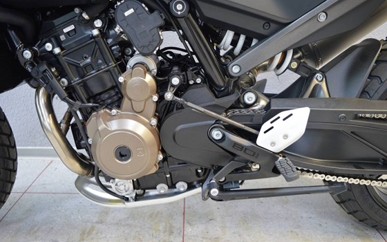 Neufahrzeug Husqvarna Svartpilen 801 - Bild 8