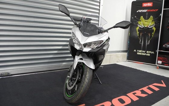 Neufahrzeug Kawasaki Ninja e-1 - Bild 3