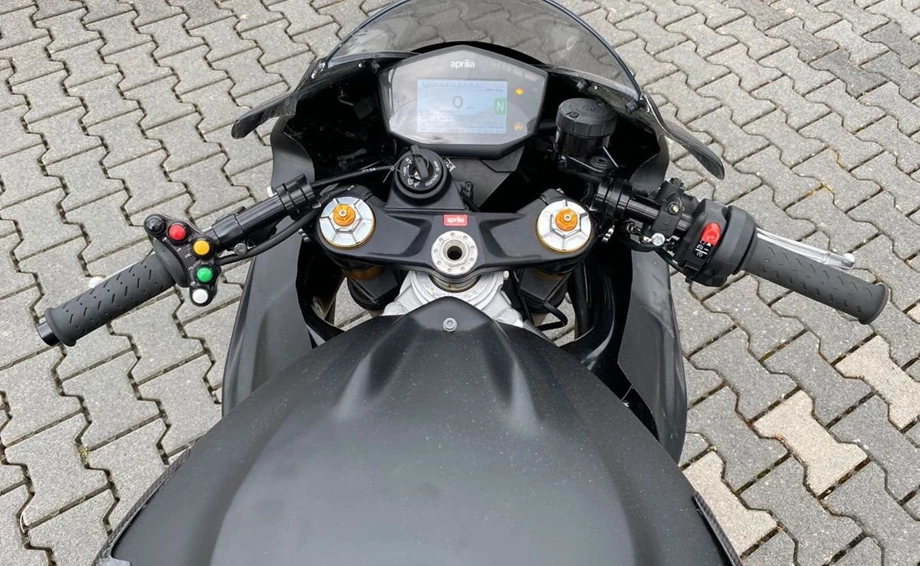 Angebot Aprilia RSV 1000 R (RSV Mille R) Bild 9: Angebot Aprilia RSV 1000 R (RSV Mille R)