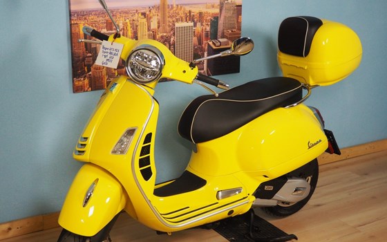 Gebrauchtmotorrad Vespa GTS 125 Super iGET - Bild 1 Gebrauchtmotorrad Vespa GTS 125 Super iGET - Bild 1