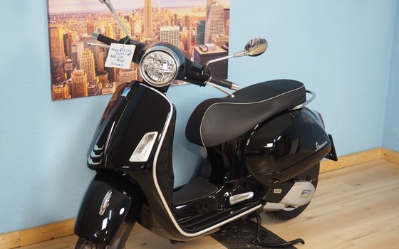 Gebrauchtmotorrad Vespa GTS 125 Super iGET - Bild 1 Gebrauchtmotorrad Vespa GTS 125 Super iGET - Bild 1