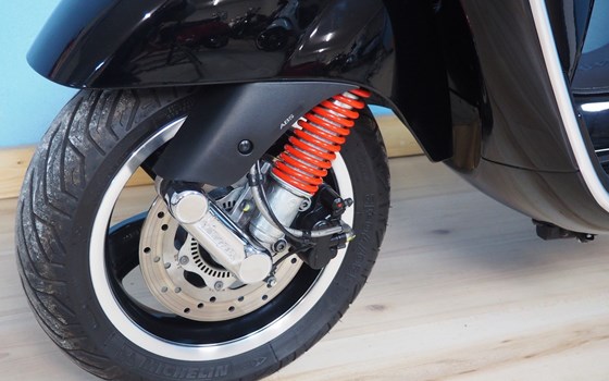 Gebrauchtmotorrad Vespa GTS 125 Super iGET - Bild 11 Gebrauchtmotorrad Vespa GTS 125 Super iGET - Bild 11