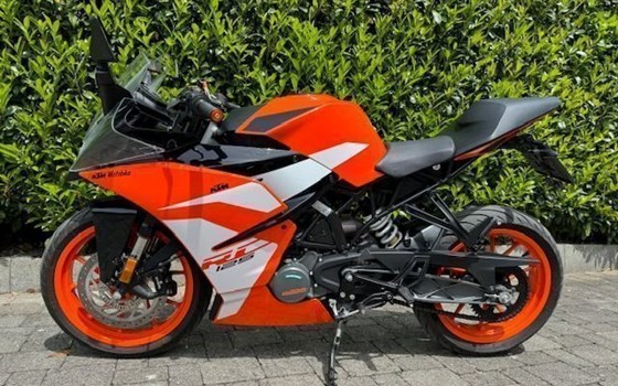 Gebrauchtmotorrad KTM RC 125 - Bild 2 Gebrauchtmotorrad KTM RC 125 - Bild 2