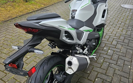 Gebrauchtmotorrad Kawasaki Ninja 7 Hybrid - Bild 5