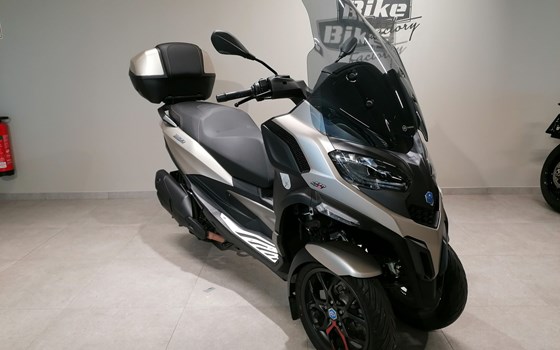 Gebrauchtmotorrad Piaggio MP3 530 HPE Exclusive - Bild 1 Gebrauchtmotorrad Piaggio MP3 530 HPE Exclusive - Bild 1