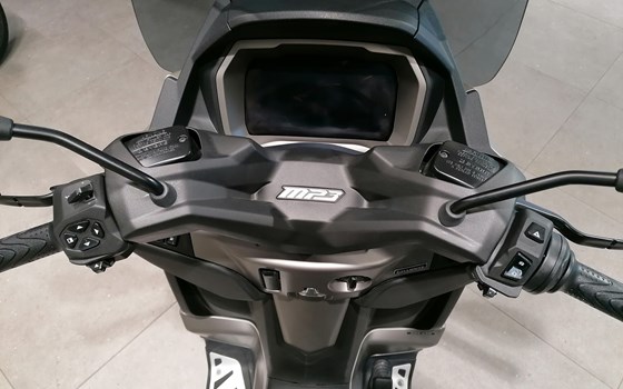 Gebrauchtmotorrad Piaggio MP3 530 HPE Exclusive - Bild 5 Gebrauchtmotorrad Piaggio MP3 530 HPE Exclusive - Bild 5