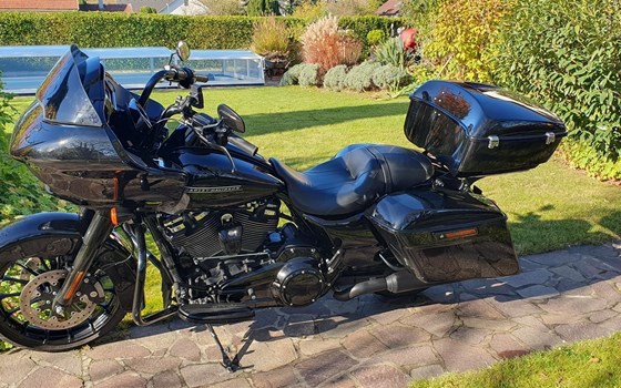 Gebrauchtmotorrad Harley-Davidson Road Glide FLTRX - Bild 1 Gebrauchtmotorrad Harley-Davidson Road Glide FLTRX - Bild 1