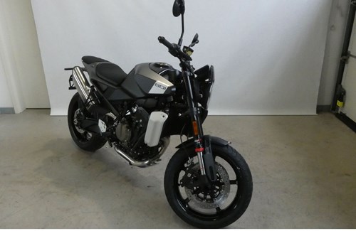 Neumotorrad Husqvarna Svartpilen 801