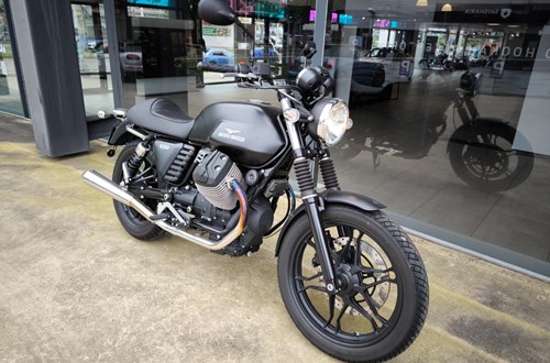 Moto Guzzi V7 Stone