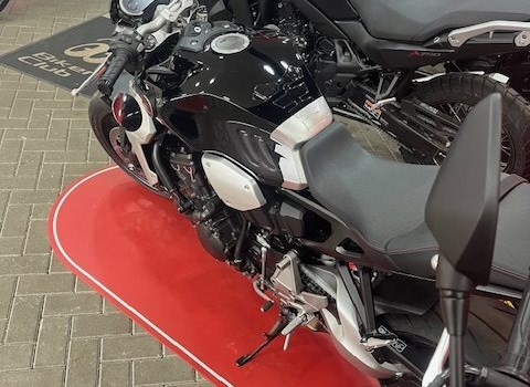 Gebrauchtmotorrad Honda CB 1000 R - Bild 3