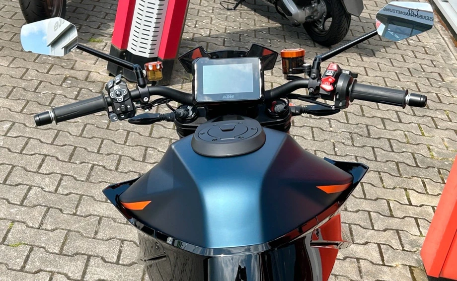 Angebot KTM 1290 Super Duke R EVO Bild 8: Angebot KTM 1290 Super Duke R EVO