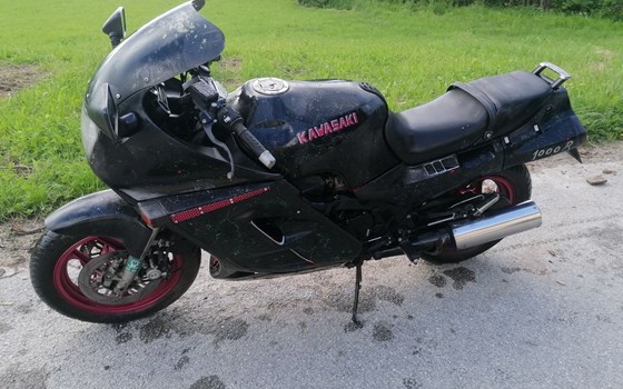 Gebrauchtmotorrad Kawasaki GPZ 900 R - Bild 1 Gebrauchtmotorrad Kawasaki GPZ 900 R - Bild 1