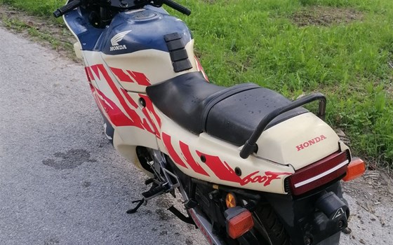 Gebrauchtmotorrad Honda CBR 500 F - Bild 5 Gebrauchtmotorrad Honda CBR 500 F - Bild 5