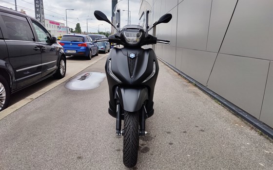 Gebrauchtmotorrad Piaggio Beverly 400 S - Bild 3 Gebrauchtmotorrad Piaggio Beverly 400 S - Bild 3