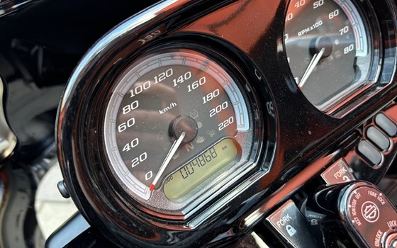 Gebrauchtmotorrad Harley-Davidson FLTRK Road Glide Limited - Bild 7 Gebrauchtmotorrad Harley-Davidson FLTRK Road Glide Limited - Bild 7
