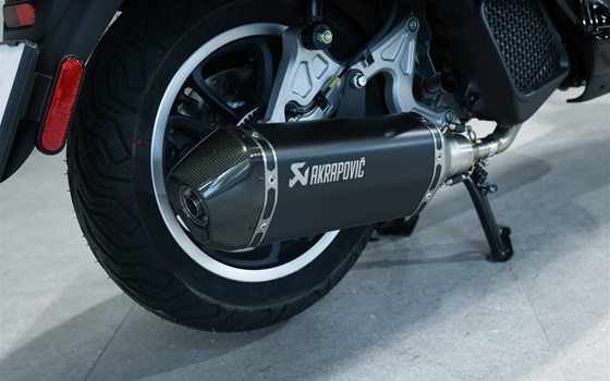 Neufahrzeug Vespa GTS 300 hpe Super - Bild 5 Neufahrzeug Vespa GTS 300 hpe Super - Bild 5