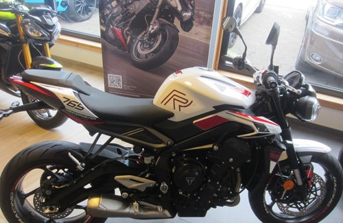 Neumotorrad Triumph Street Triple R