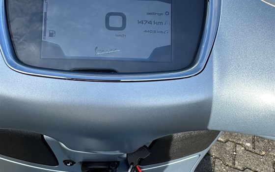 Gebrauchtmotorrad Vespa GTS 300 Super Tech - Bild 7 Gebrauchtmotorrad Vespa GTS 300 Super Tech - Bild 7