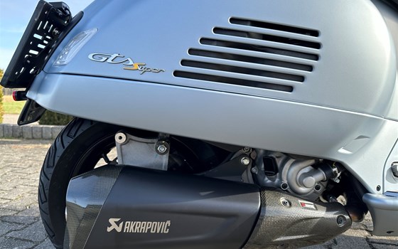 Gebrauchtmotorrad Vespa GTS 300 Super Tech - Bild 5 Gebrauchtmotorrad Vespa GTS 300 Super Tech - Bild 5