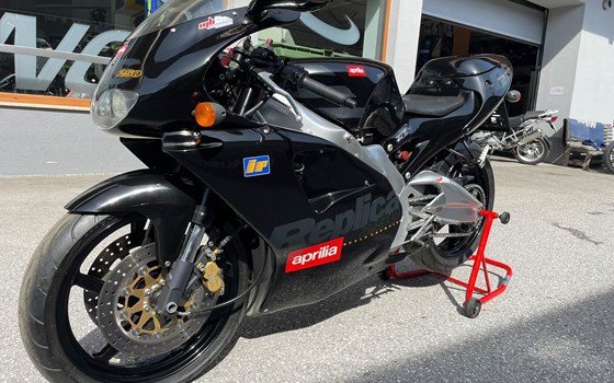 Gebrauchtmotorrad Aprilia RS 250 Replica/Racing - Bild 1 Gebrauchtmotorrad Aprilia RS 250 Replica/Racing - Bild 1