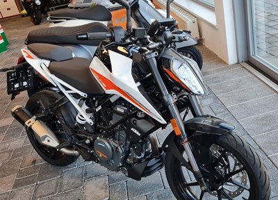 NEUFAHRZEUG KTM 390 Duke