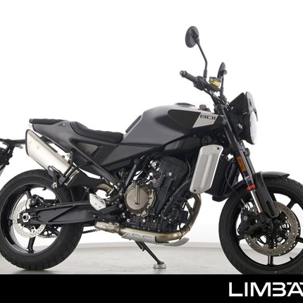 GEBRAUCHTFAHRZEUG Husqvarna Svartpilen 801