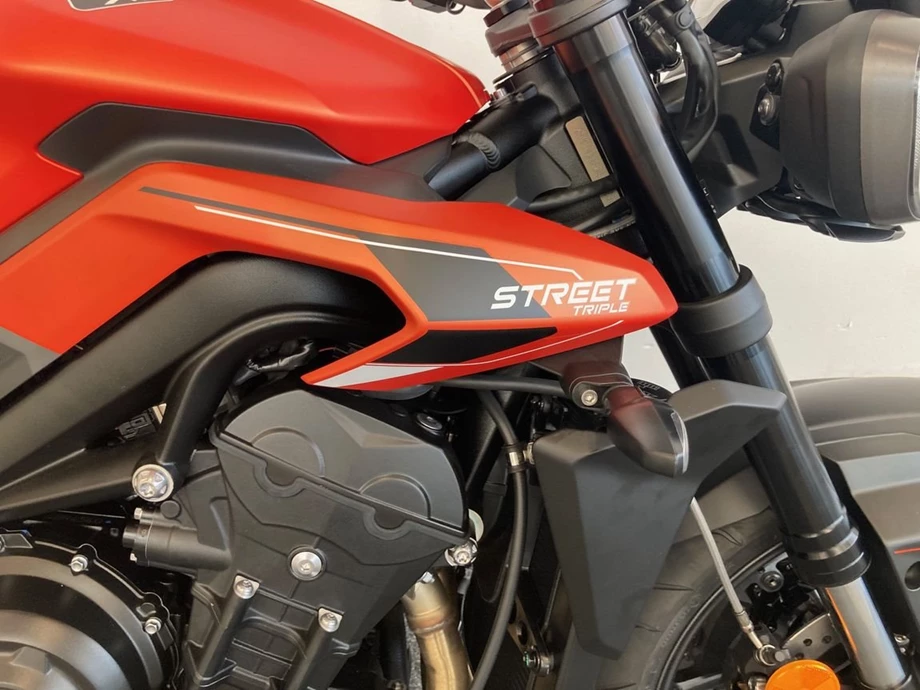 Angebot Triumph Street Triple 765 R Bild 3: Angebot Triumph Street Triple 765 R