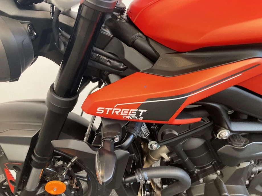 Angebot Triumph Street Triple 765 R Bild 9: Angebot Triumph Street Triple 765 R