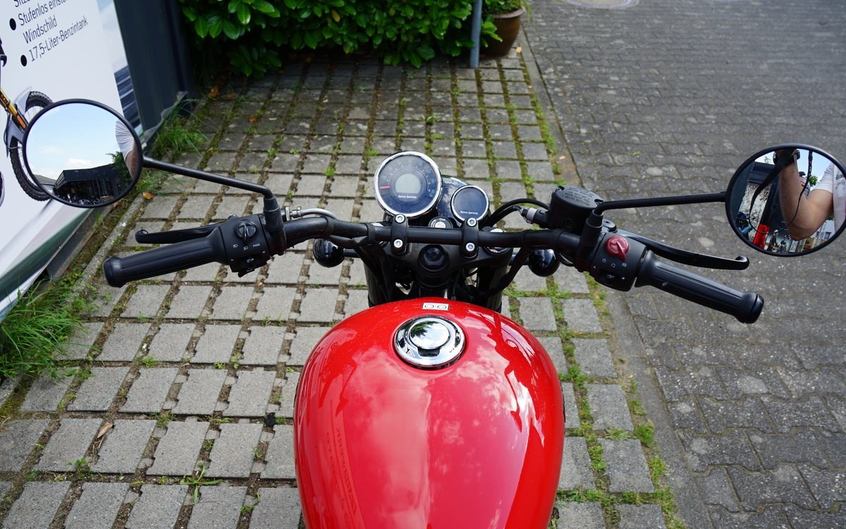 Zum Vergrößern bitte anklicken! Angebot Royal Enfield Meteor 350 Supernova