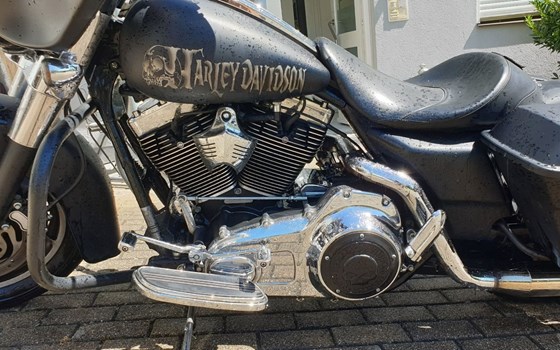 Gebrauchtmotorrad Harley-Davidson Street Glide FLHX - Bild 2