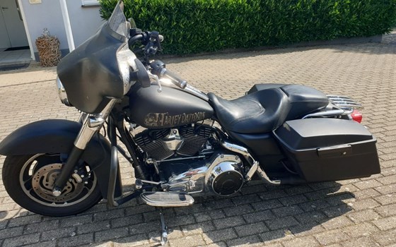 Gebrauchtmotorrad Harley-Davidson Street Glide FLHX - Bild 4