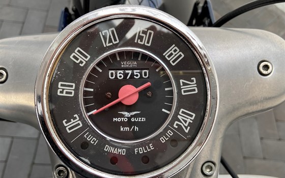 Gebrauchtmotorrad Moto Guzzi V7 700 - Bild 10