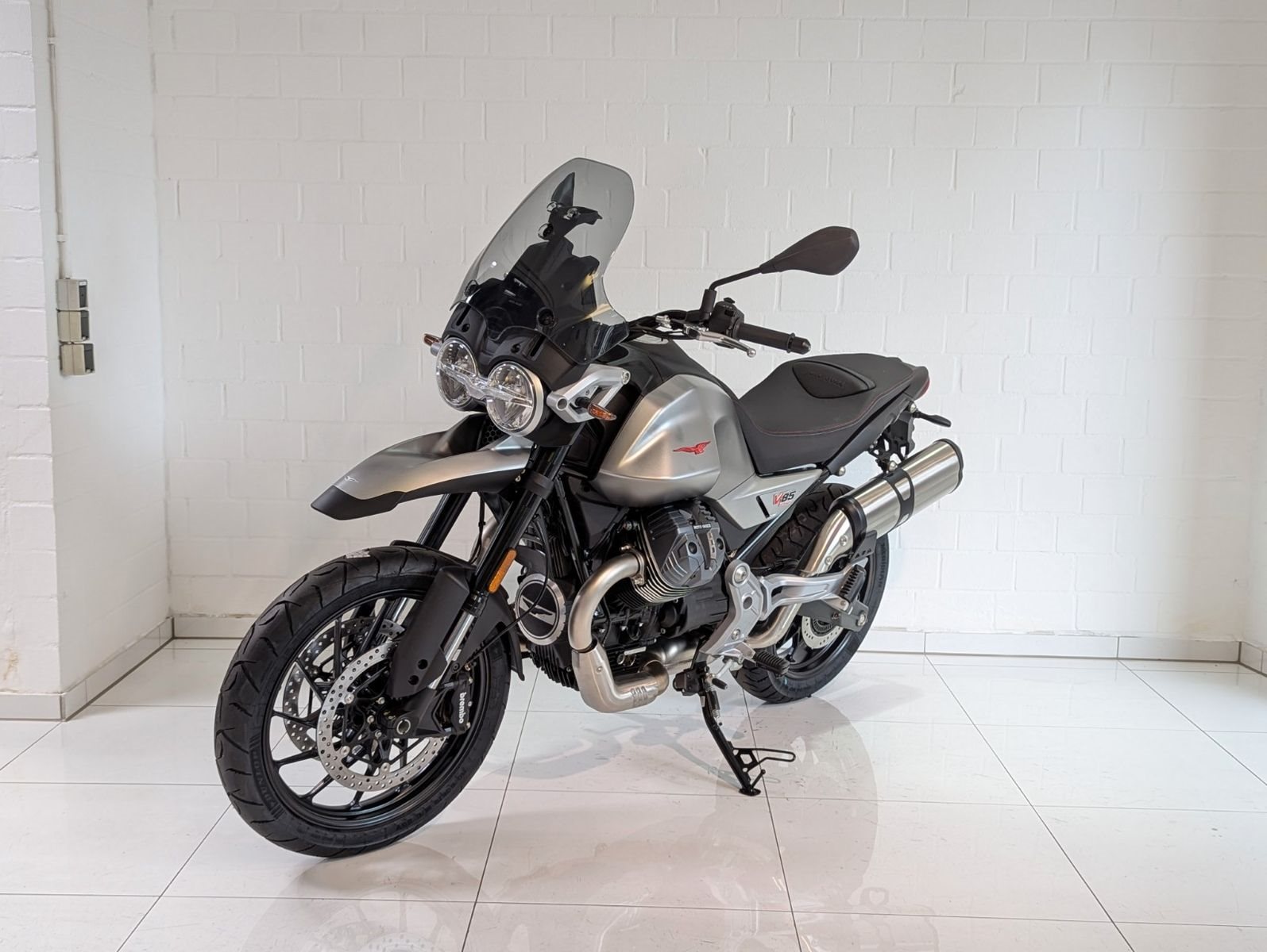 Moto Guzzi V85 Strada 