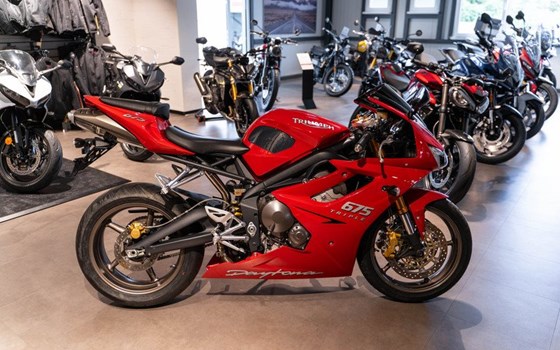 Gebrauchtmotorrad Triumph Daytona 675 - Bild 3