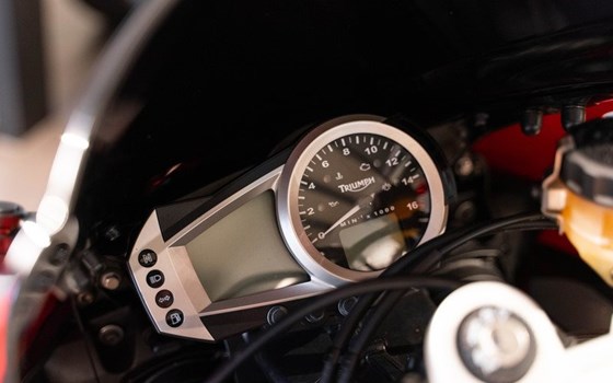 Gebrauchtmotorrad Triumph Daytona 675 - Bild 9