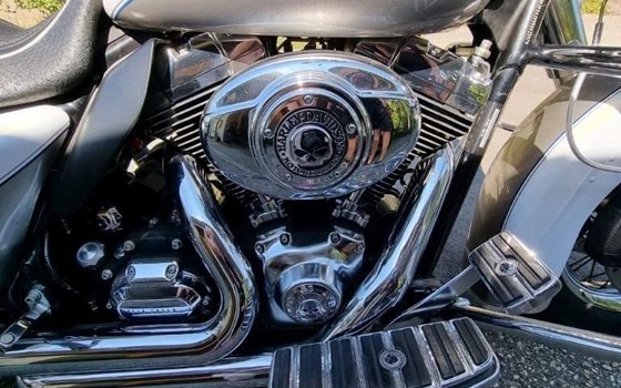 Gebrauchtmotorrad Harley-Davidson Road King Classic FLHRC - Bild 3 Gebrauchtmotorrad Harley-Davidson Road King Classic FLHRC - Bild 3