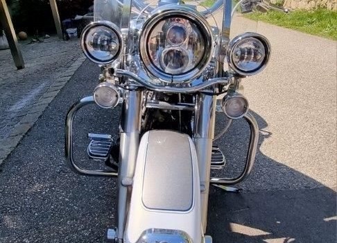 Gebrauchtmotorrad Harley-Davidson Road King Classic FLHRC - Bild 9